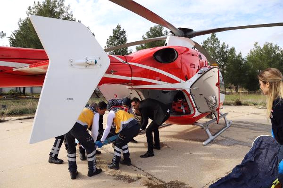 Heyelan Yolu Kapatınca Hasta, Helikopterle Hastaneye Ulaştırıldı