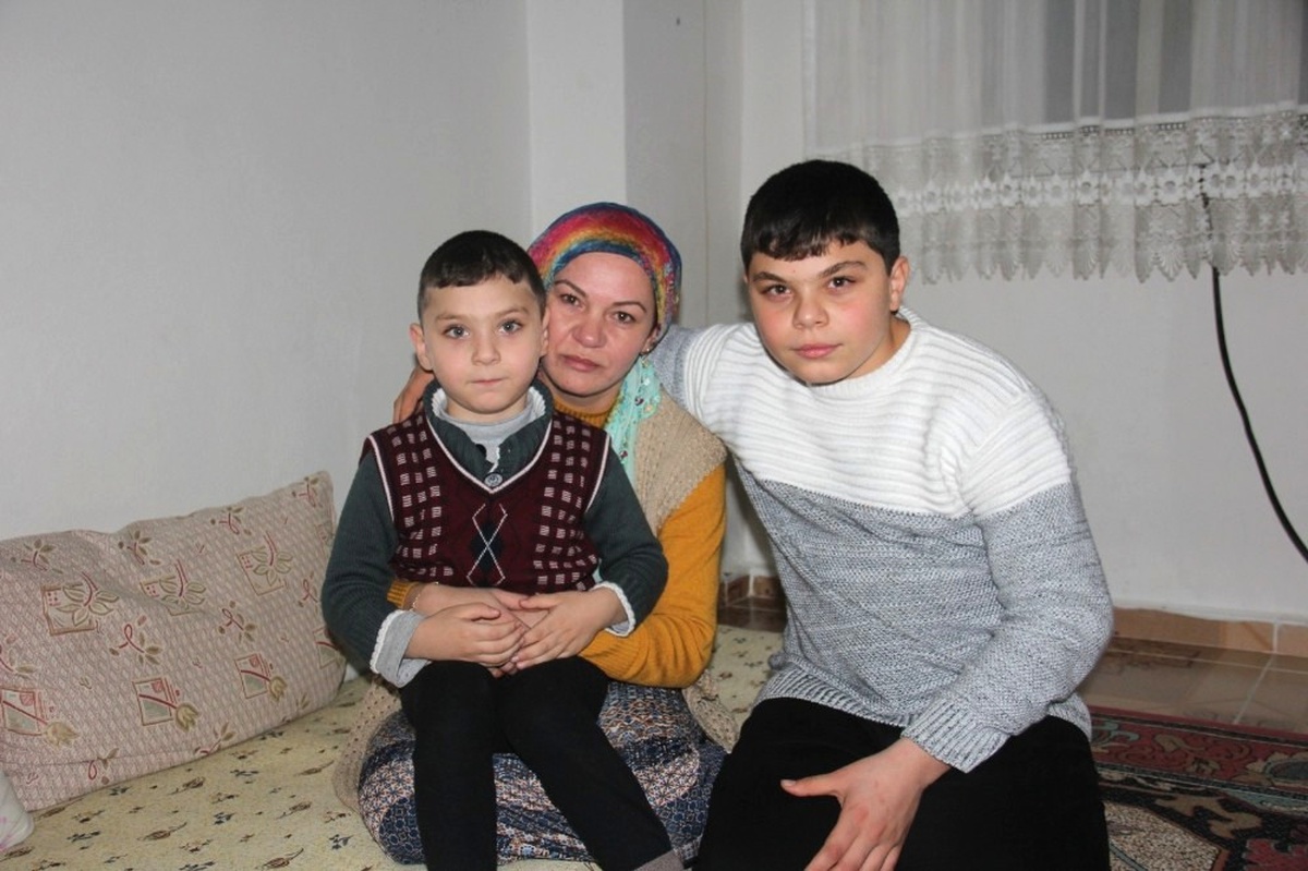 İki Çocuk Annesi Kadın Yardım Bekliyor