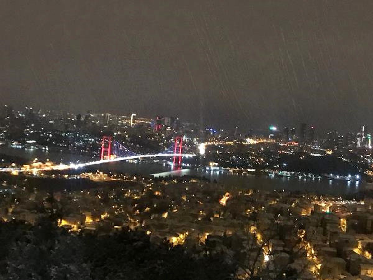 İstanbul\'da Kar, Trafiği Etkiliyor (1)