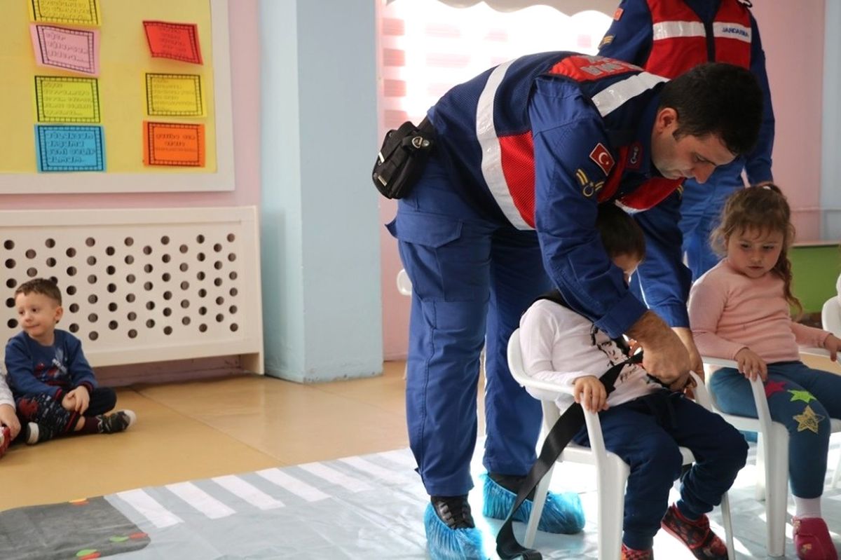Jandarmadan Miniklere Trafik Eğitimi
