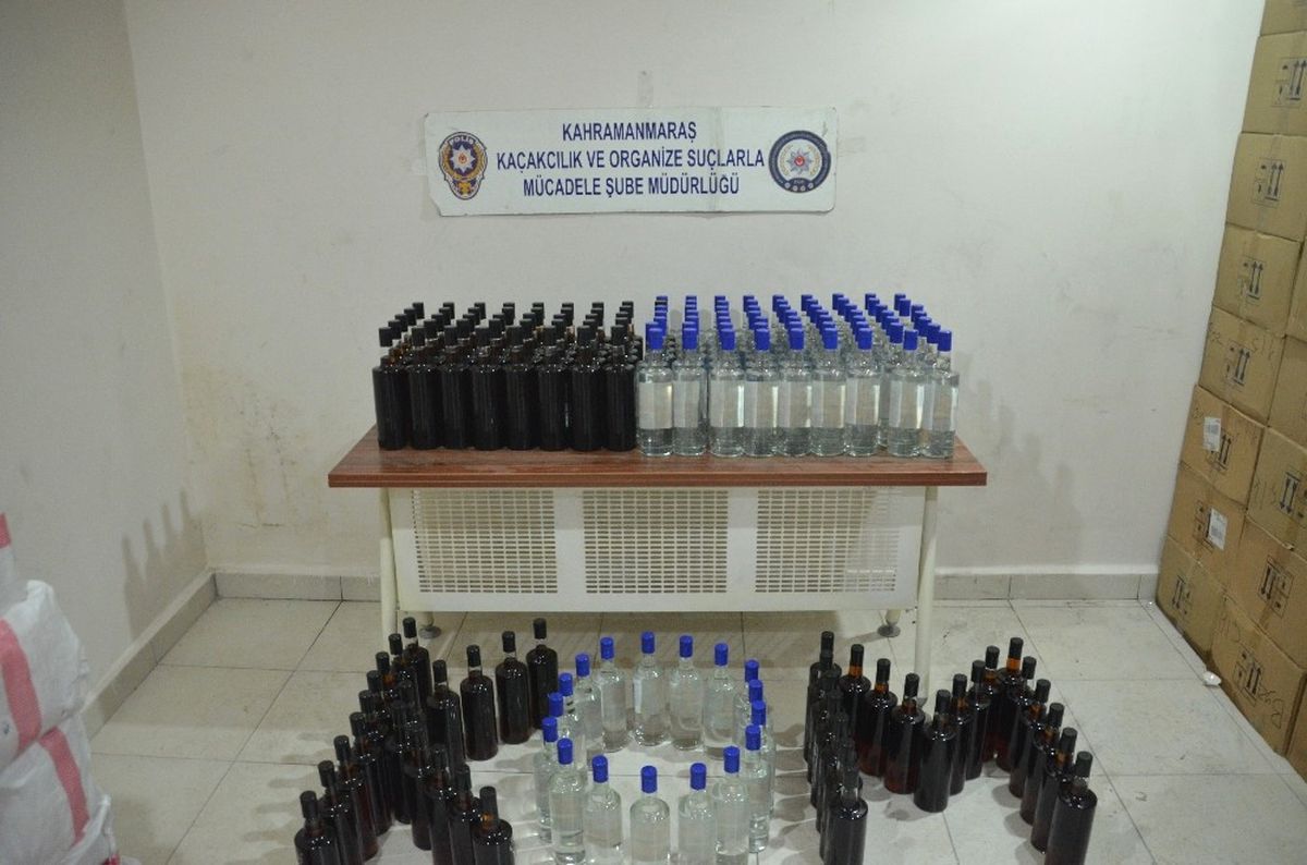 Kahramanmaraş\'ta 160 Şişe Sahte İçki ve 800 Kilo Tütün Ele Geçirildi