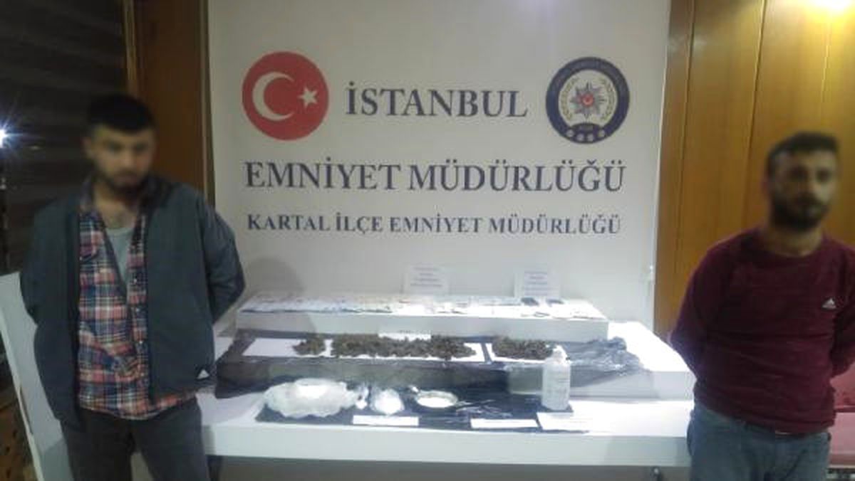Kartal\'da Okul Önlerinde Satış Yapan Torbacılara Operasyon: 4 Gözaltı