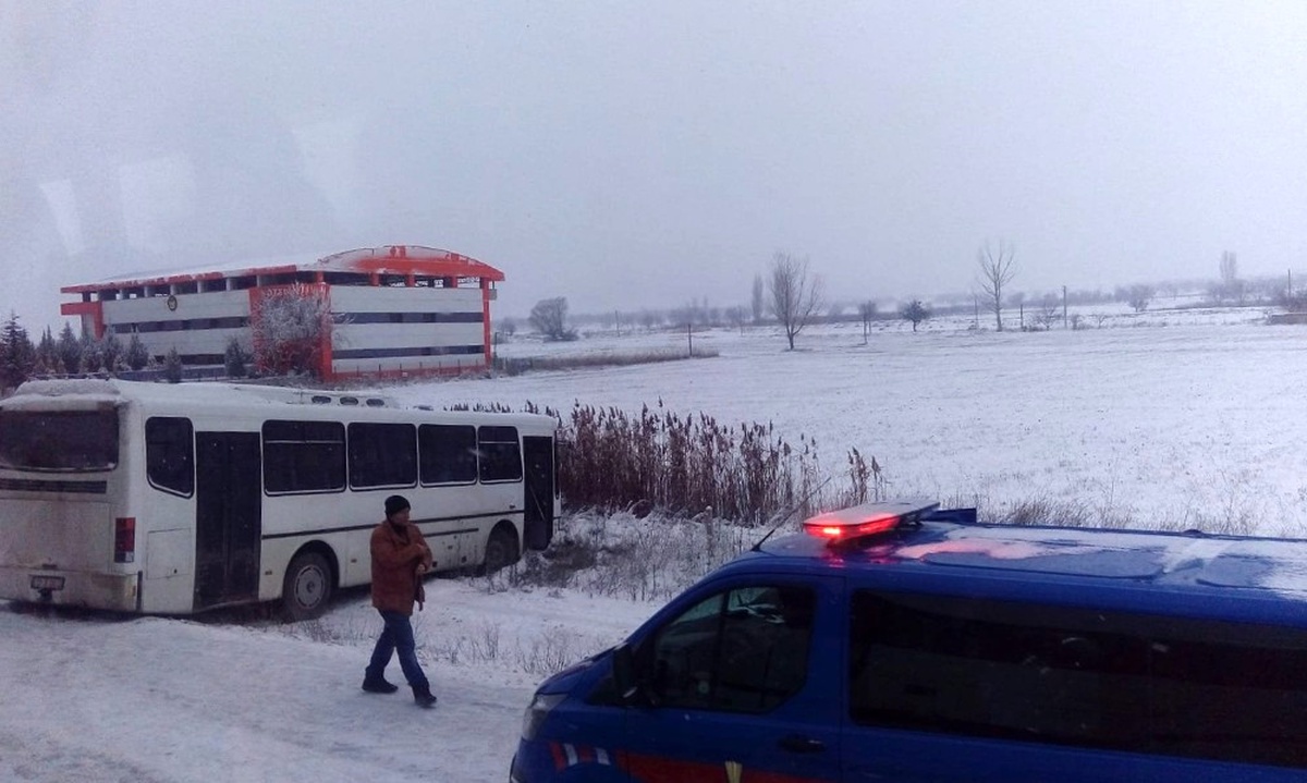 Kazaya Giden Polis Aracına Otomobil Çarptı: 2\'si Polis, 3 Yaralı