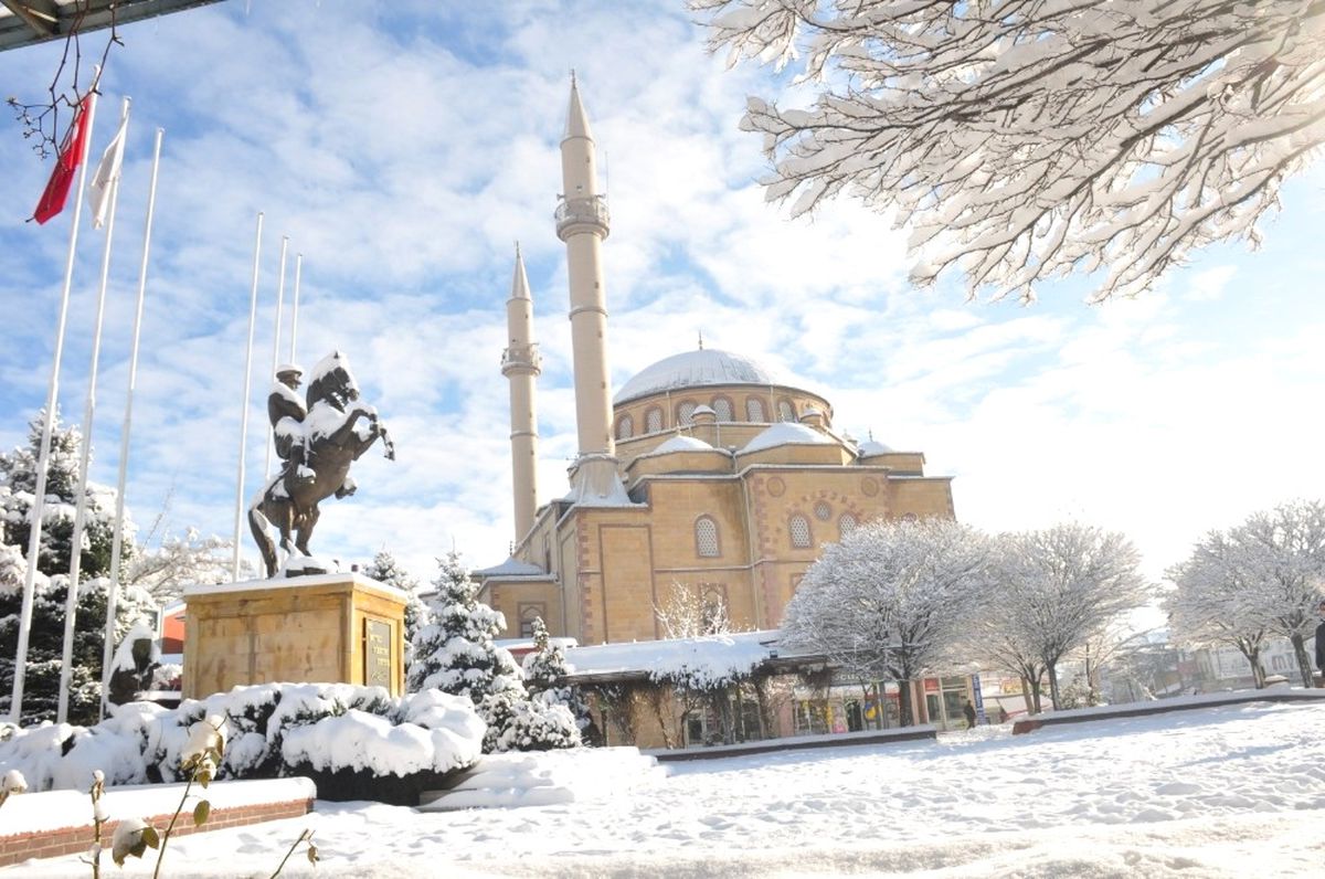 Kırşehir\'in İlçeleri Beyaza Büründü