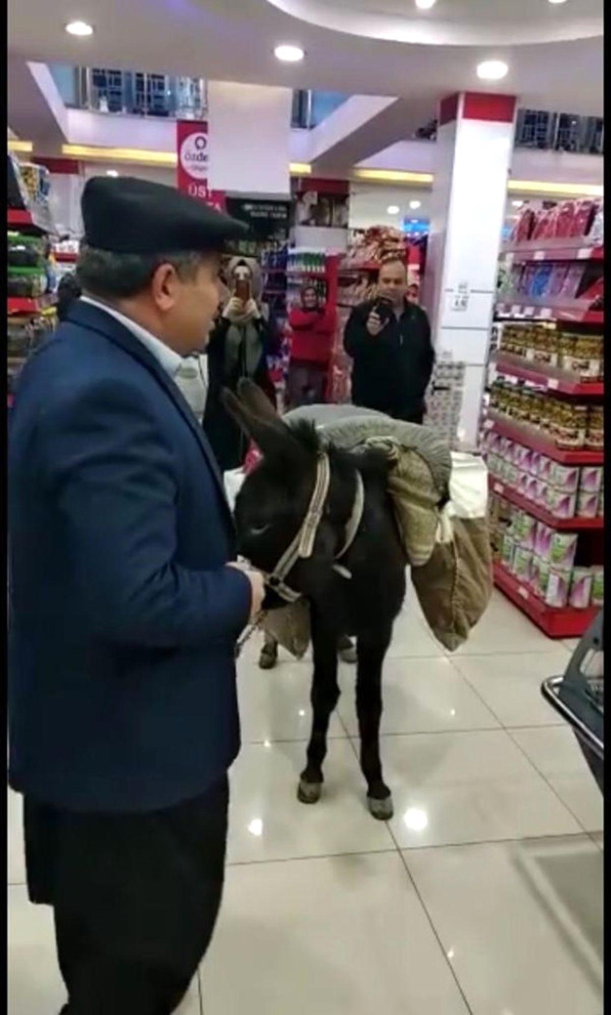 Markette Eşekli Protestoya 4 Bin Lira Ceza