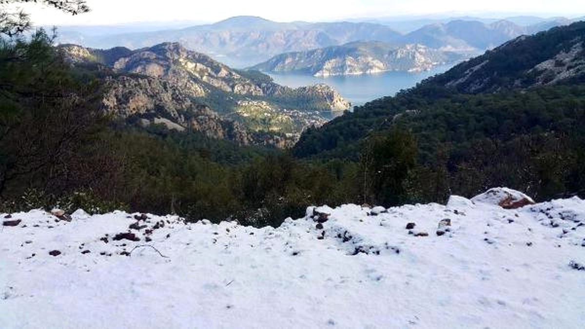 Marmaris\'in Yükseklerine 2 Yıl Sonra Kar Yağdı