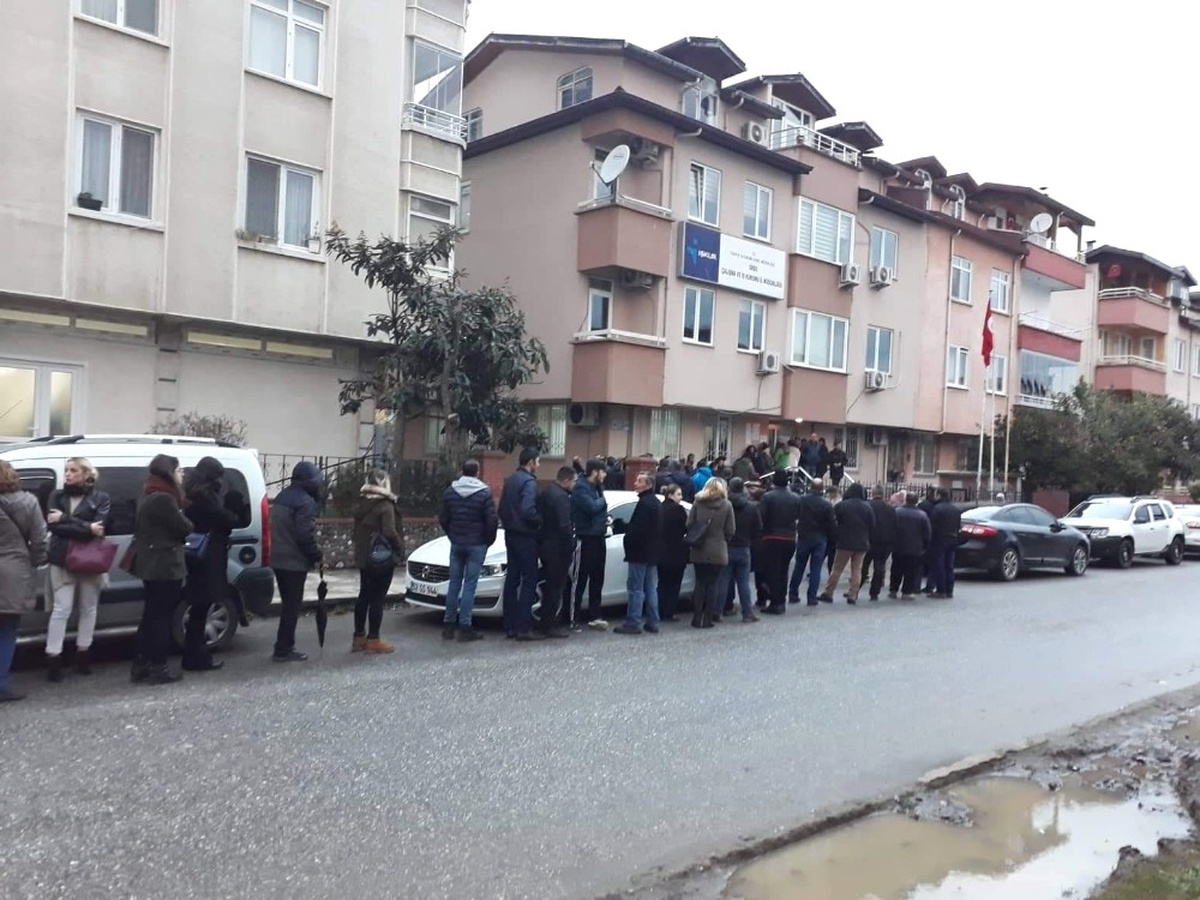 Ordu\'da 6 Aylık Geçici İş İçin Uzun Kuyruklar Oluştu