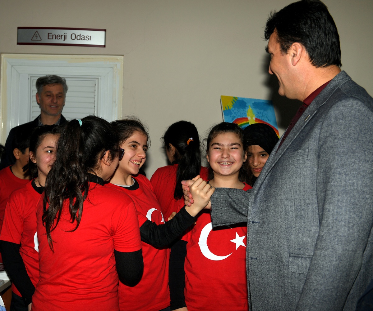 Osmangazi\'de Öğrenciler Bilgi Evleri\'nde Yetişiyor