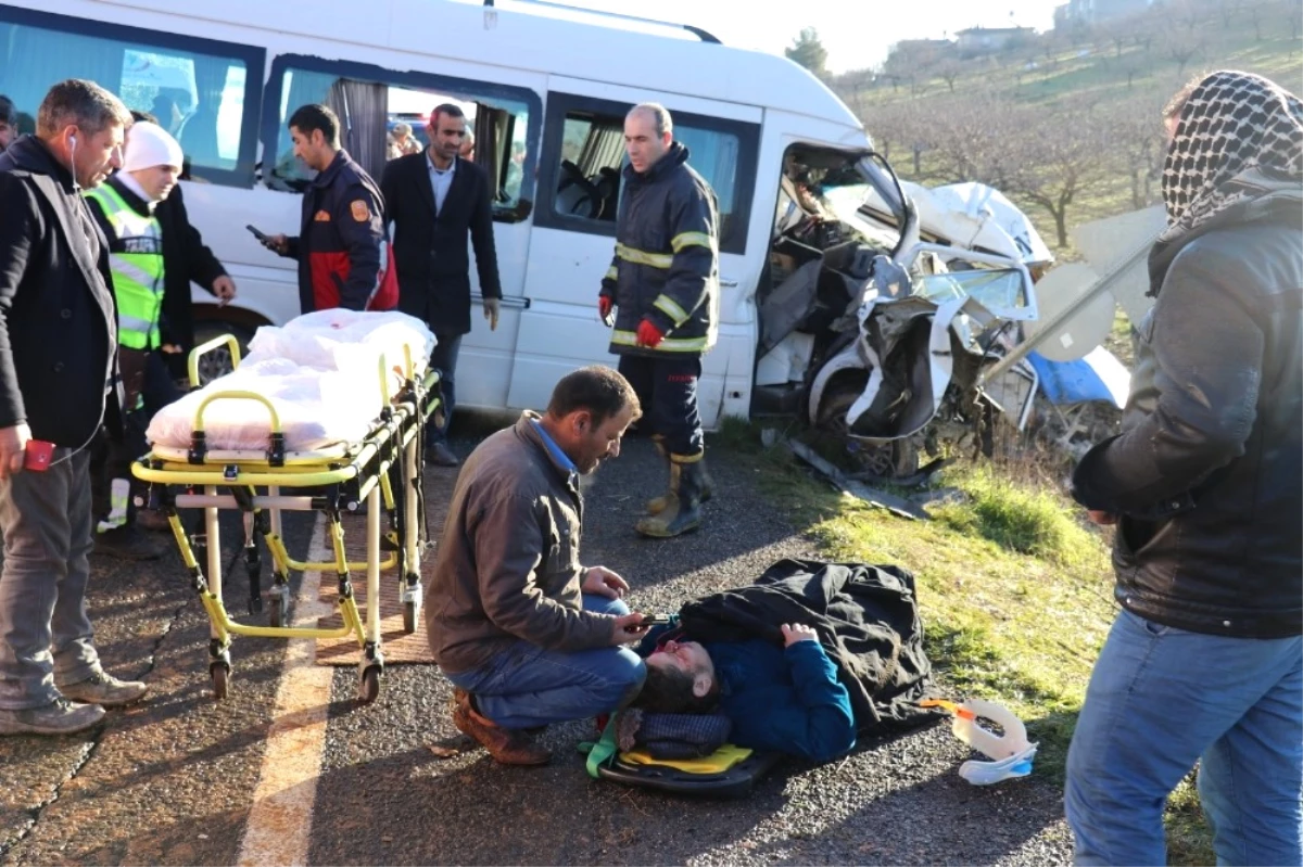 Şanlıurfa\'da Feci Kaza: 2 Ölü, 15 Yaralı