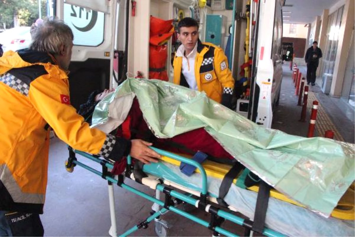 Şanlıurfa\'da İşçi ve Öğrenci Servisleri Çarpıştı: 2 Ölü, 14 Yaralı (2)