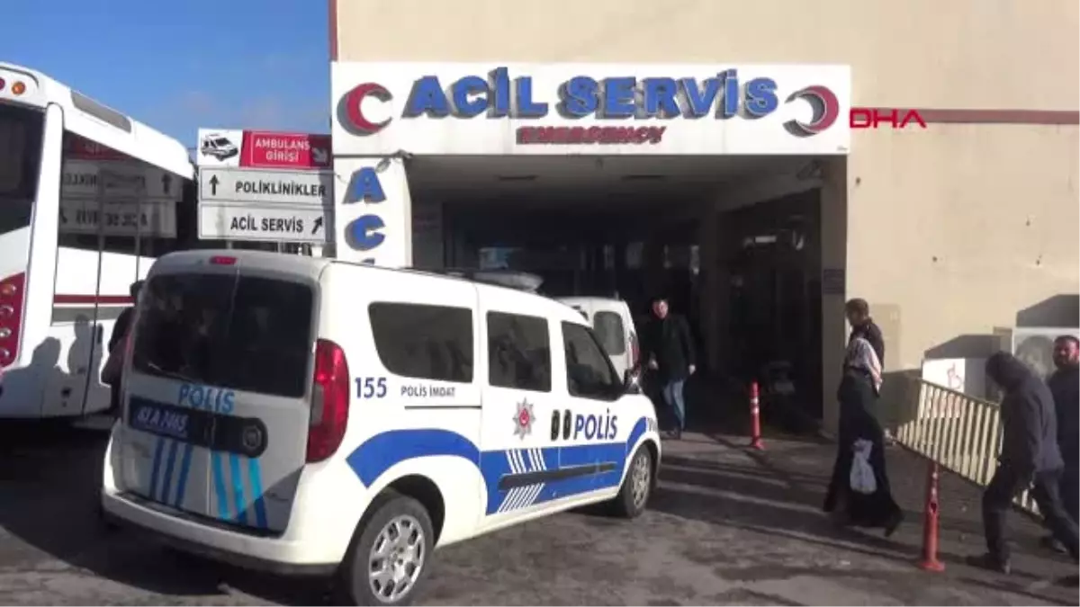 Şanlıurfa\' Nın Suruç İlçesi\'nde İşçileri Taşıyan Minibüs ile Öğrenci Servisinin Çarpıştı-1