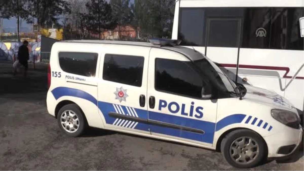 Servis Minibüsleri Çarpıştı: 2 Ölü, 7 Yaralı (2)