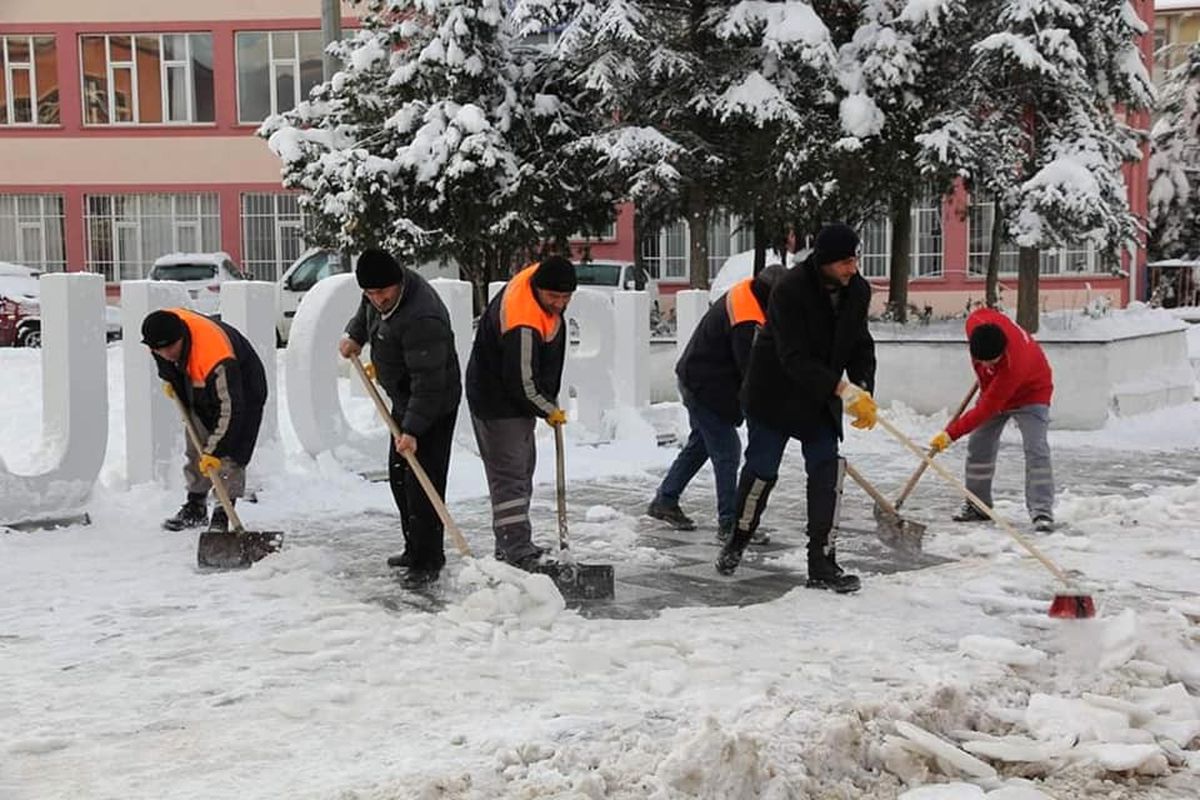 Sungurlu Belediyesi\'nden Kar Mesaisi