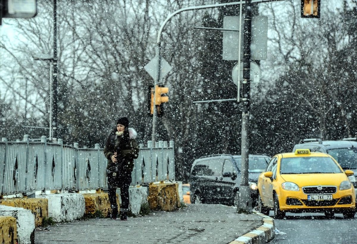Taksim\'de Kar Yağışı Etkili Olmaya Başladı