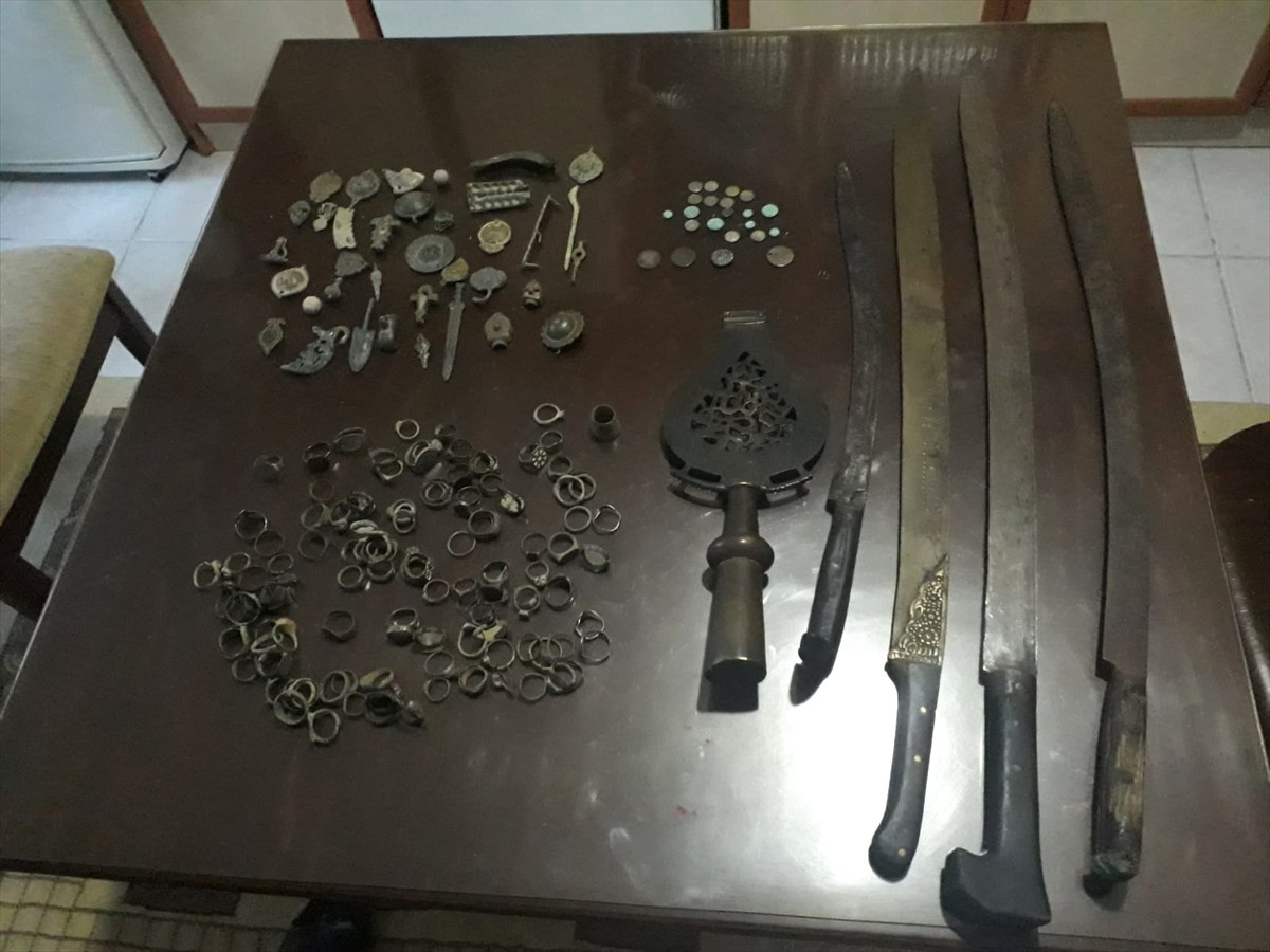 Tarihi Eserleri İnternetten Satışa Çıkarınca Yakalandı