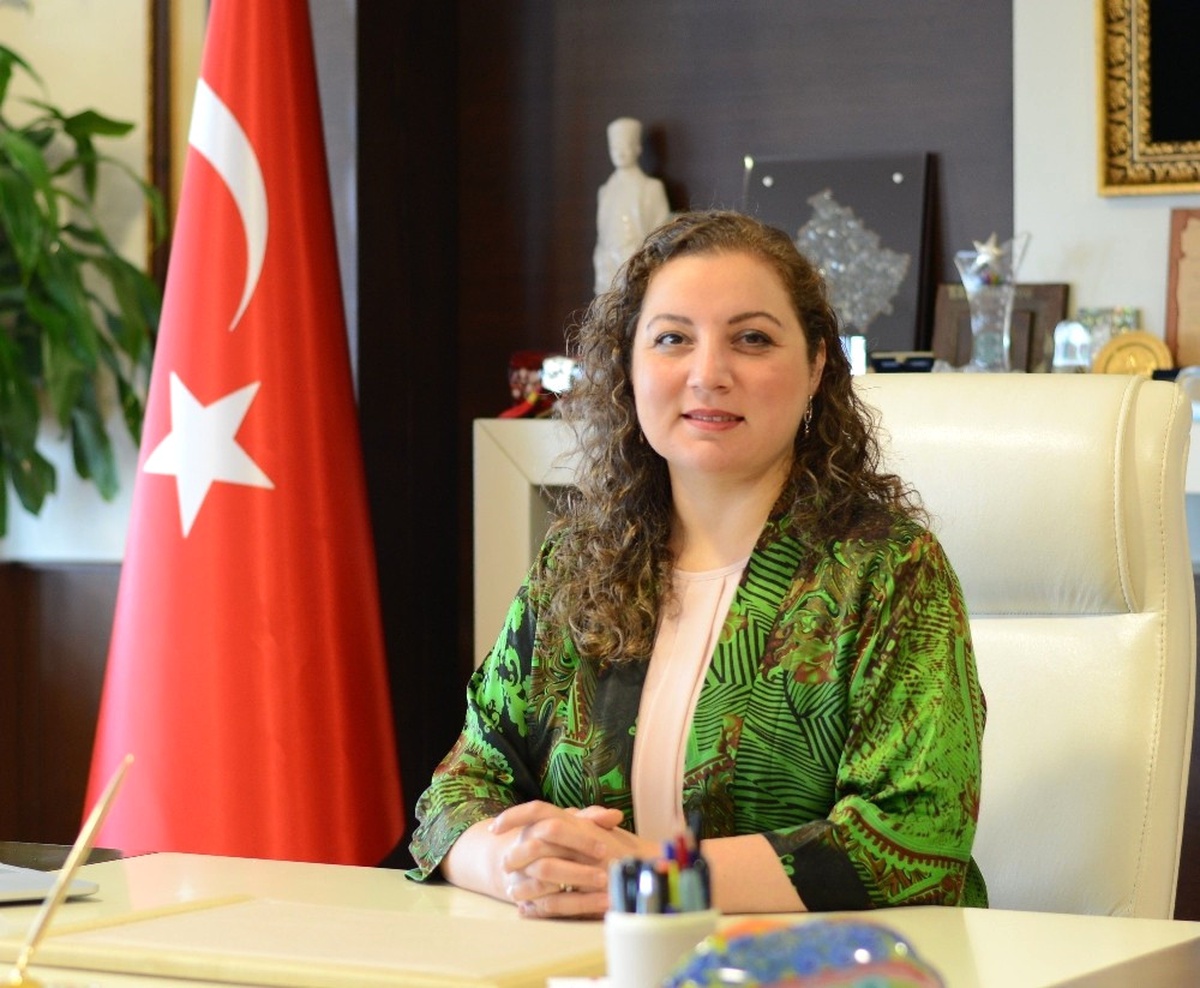 Tatil Tweetine Rektör Kayıtsız Kalmadı