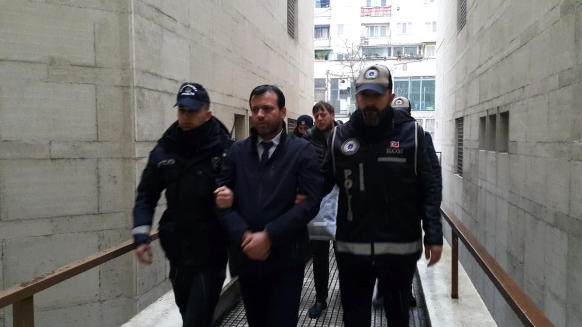 Tefecilik İddiasıyla Gözaltına Alınan Avukat ve 9 Zanlı Adliyeye Sevk Edildi