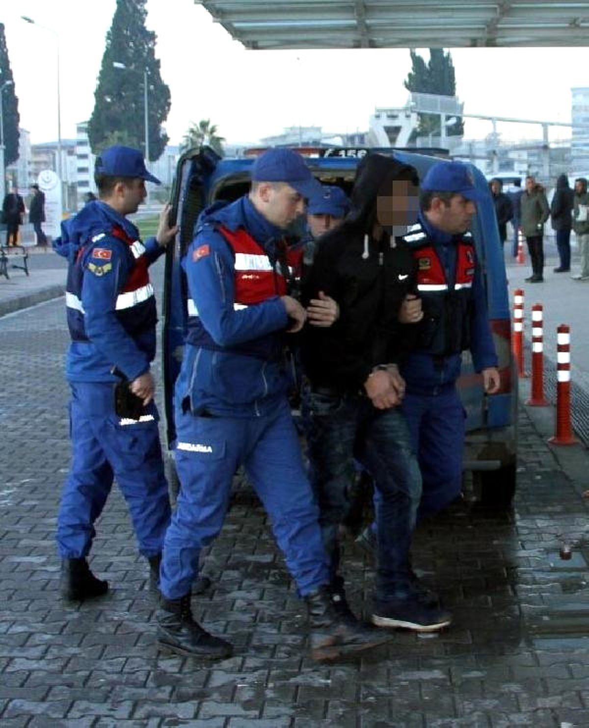 Torbalı\'da Uyuşturucu Operasyonda Gözaltına Alınan 53 Kişi Adliyede