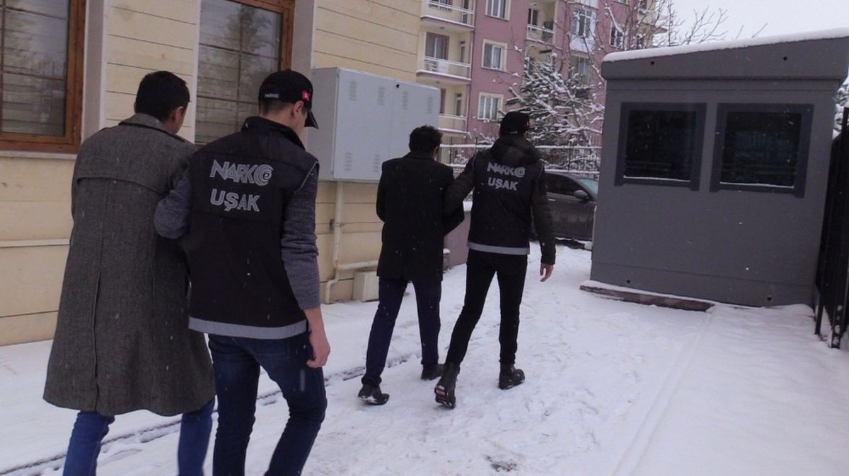 Uşak\'ta Eroin Operasyonu: 2 Şahıs Yakalandı