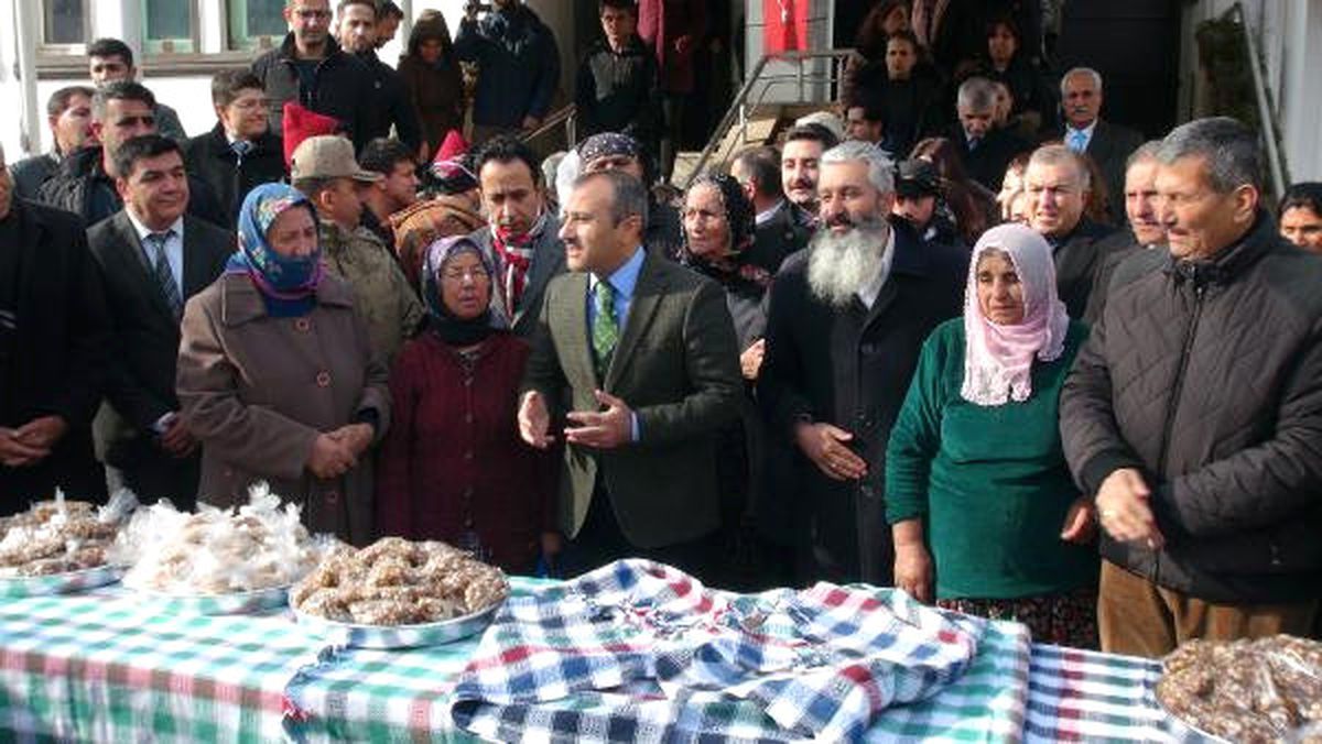 Vali Sonel, Alevilerle Birlikte \'Gağan\'ı Halaylarla Kutladı