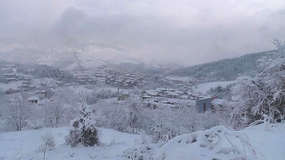 Video | Türkiye Beyaz Örtüye Büründü: Okullar Tatil, Ulaşım Felç