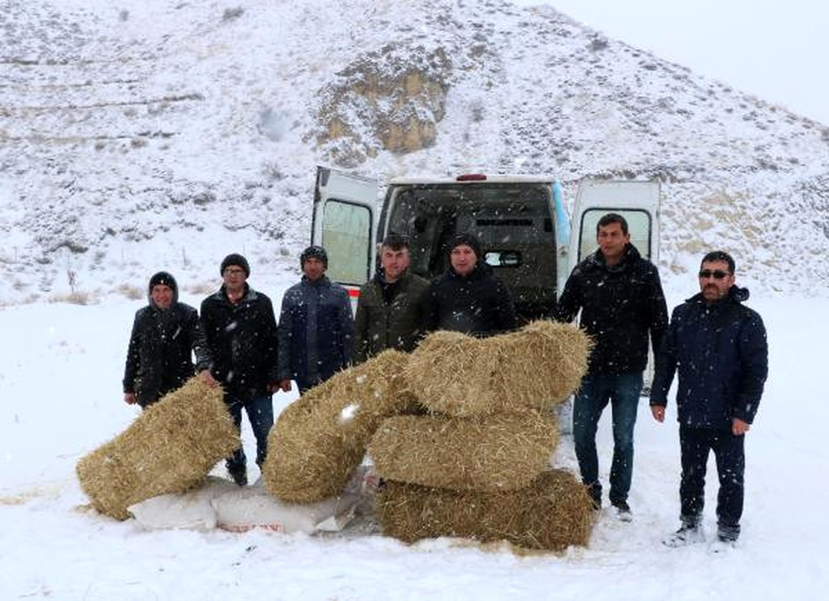 Yaban Hayvanları İçin Doğaya Yem Bıraktılar