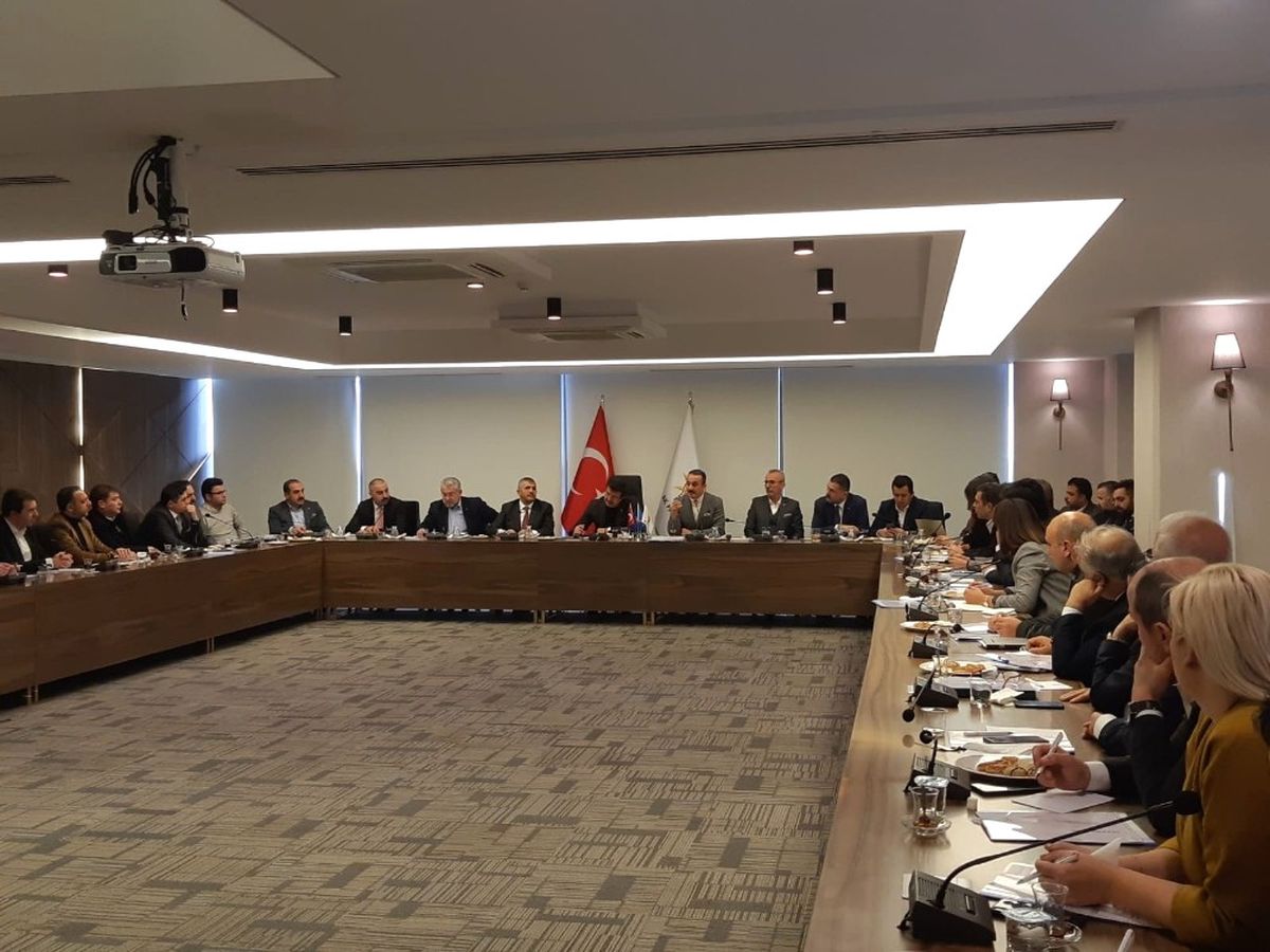 Zeybekci\'den İlçe Belediye Başkan Adaylarıyla Kritik Toplantı