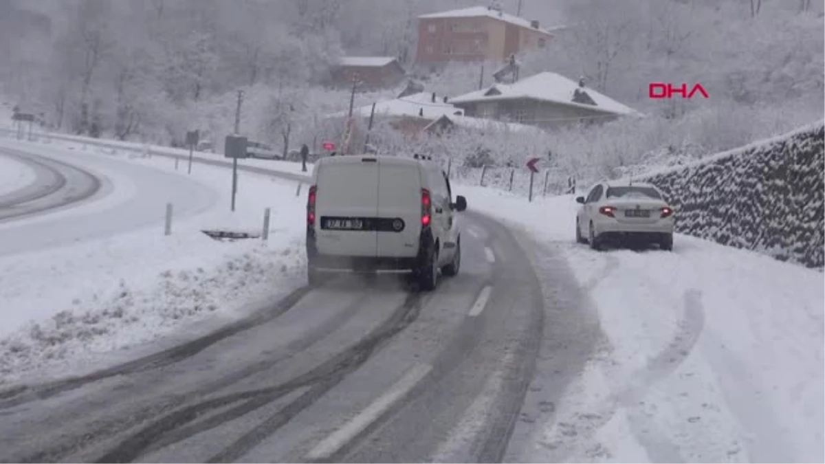 Zonguldak Kar Nedeniyle Yolda Kalan Filistinli Turistlerin İmdadına Gazeteciler Yetişti