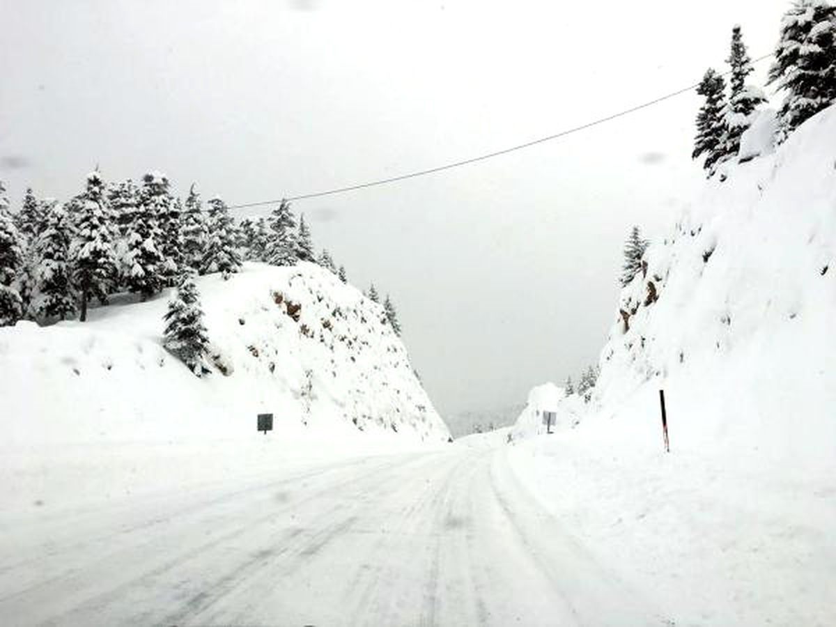 Akseki\'de 30 Mahalle Yolu Kapandı, Alacabel\'de Kar Kalınlığı 1,5 Metre Oldu