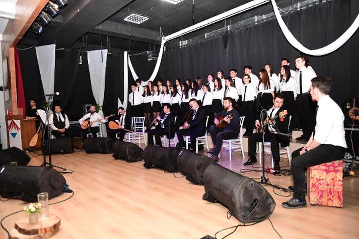 Bahçeşehir Koleji\'nde Neşet Ertaş Anma Gecesi Düzenlendi