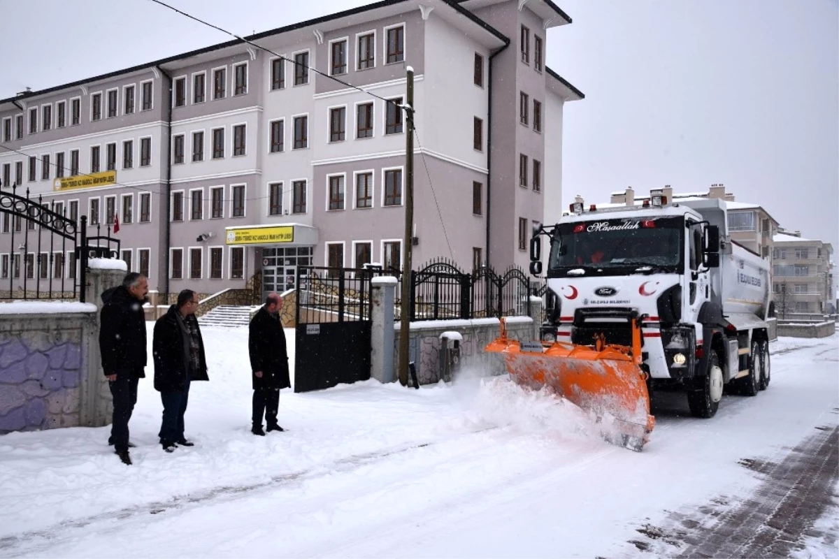 Başkan Pekyatırmaca\'dan Kar Temizleme Ekiplerine Ziyaret