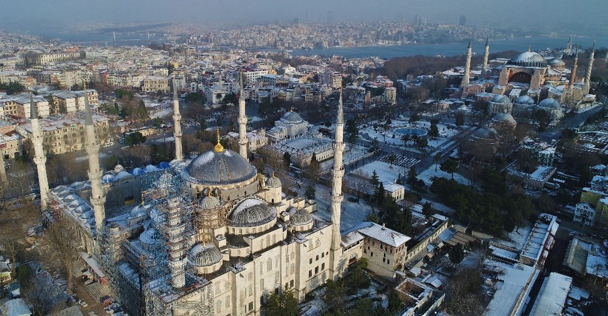 Beyaza Bürünen Sultan Ahmet Camii ve Ayasofya Kendine Hayran Bıraktı