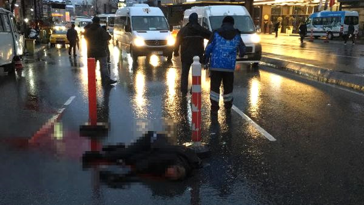 Beyoğlu\'nda Otomobilin Çarptığı Yaya Öldü; Çarpma Anı Kamerada