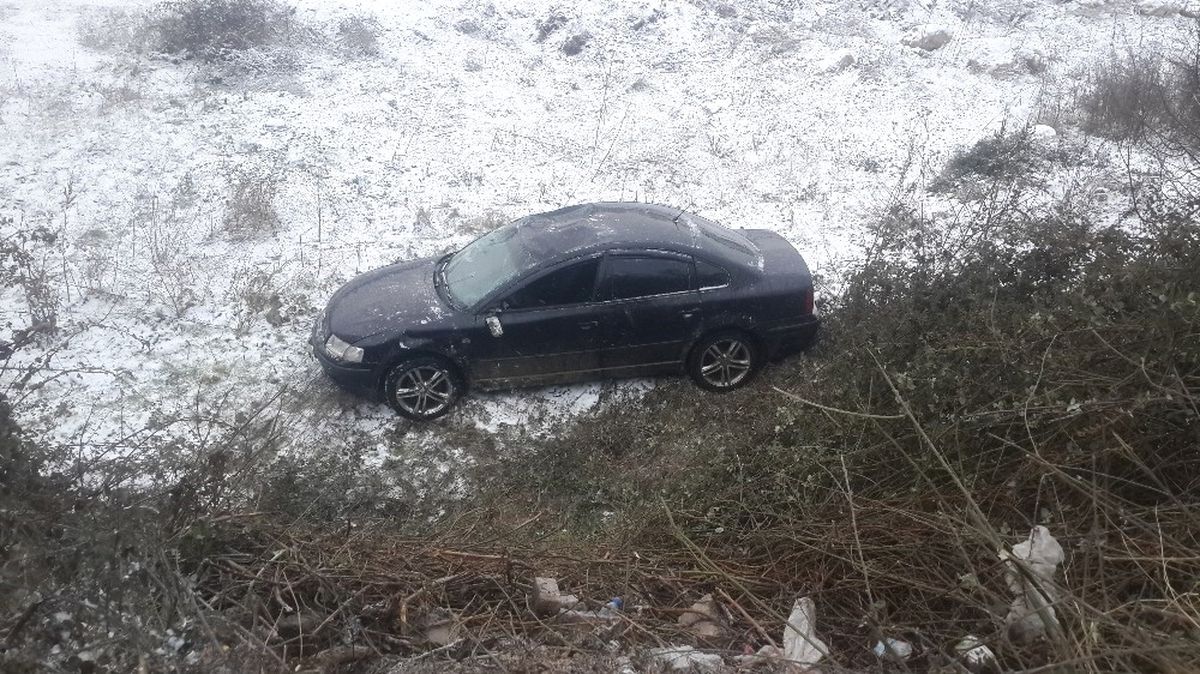 Buz Tutan Yoldan Şarampole Uçtu