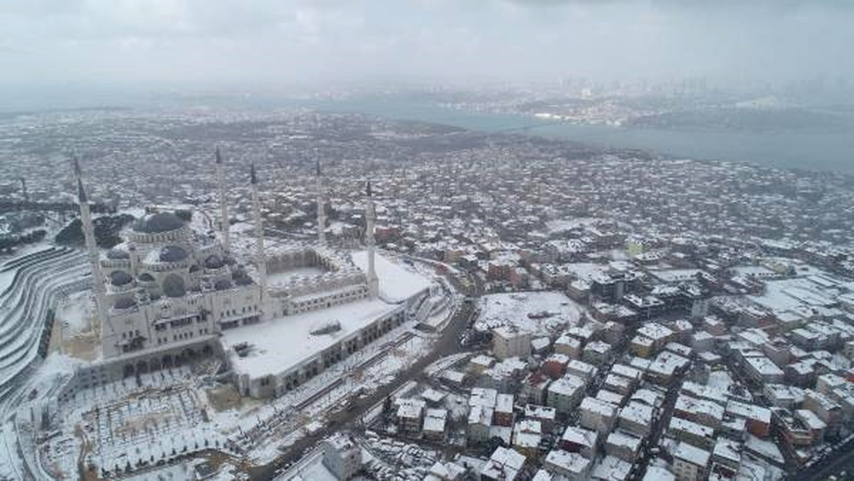 Çamlıca Camii Beyaza Büründü