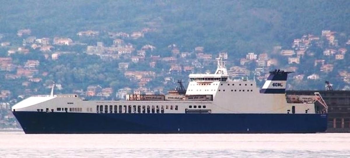 Çanakkale Boğazı\'ndaki Gemi Yangını