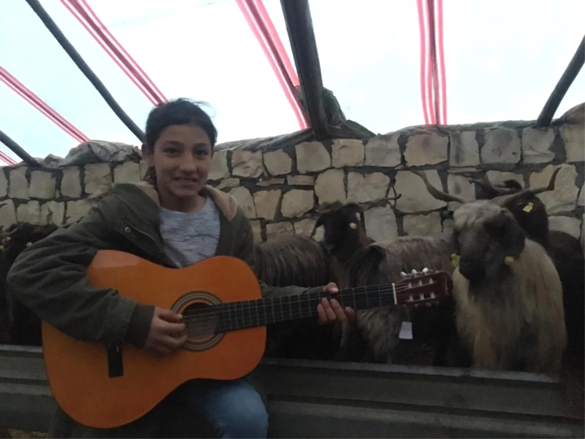Çoban Yıldız\'ın Gitar Hayali Gerçek Oldu
