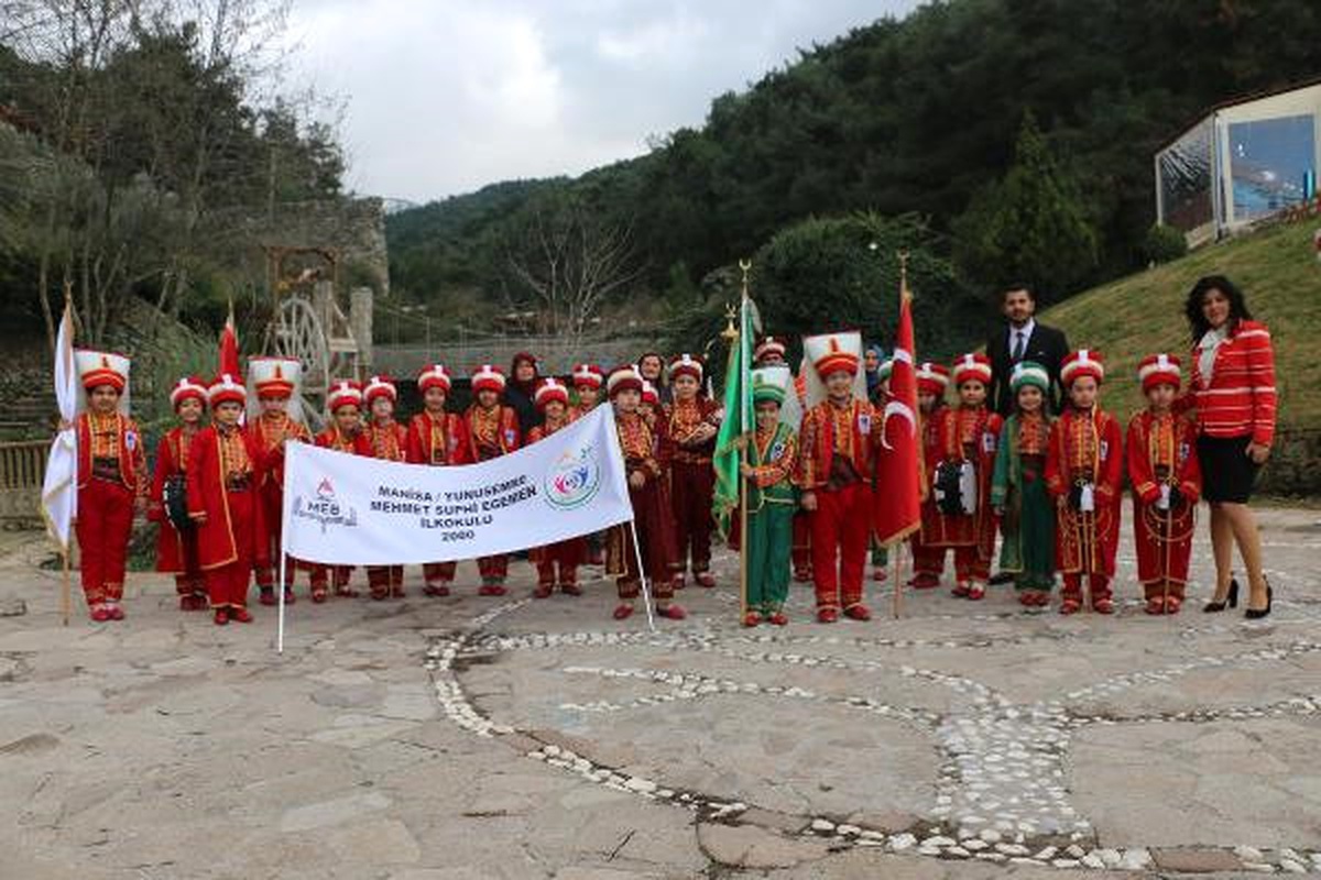 Çocuk Mehteran Takımı Gönülleri Fethediyor