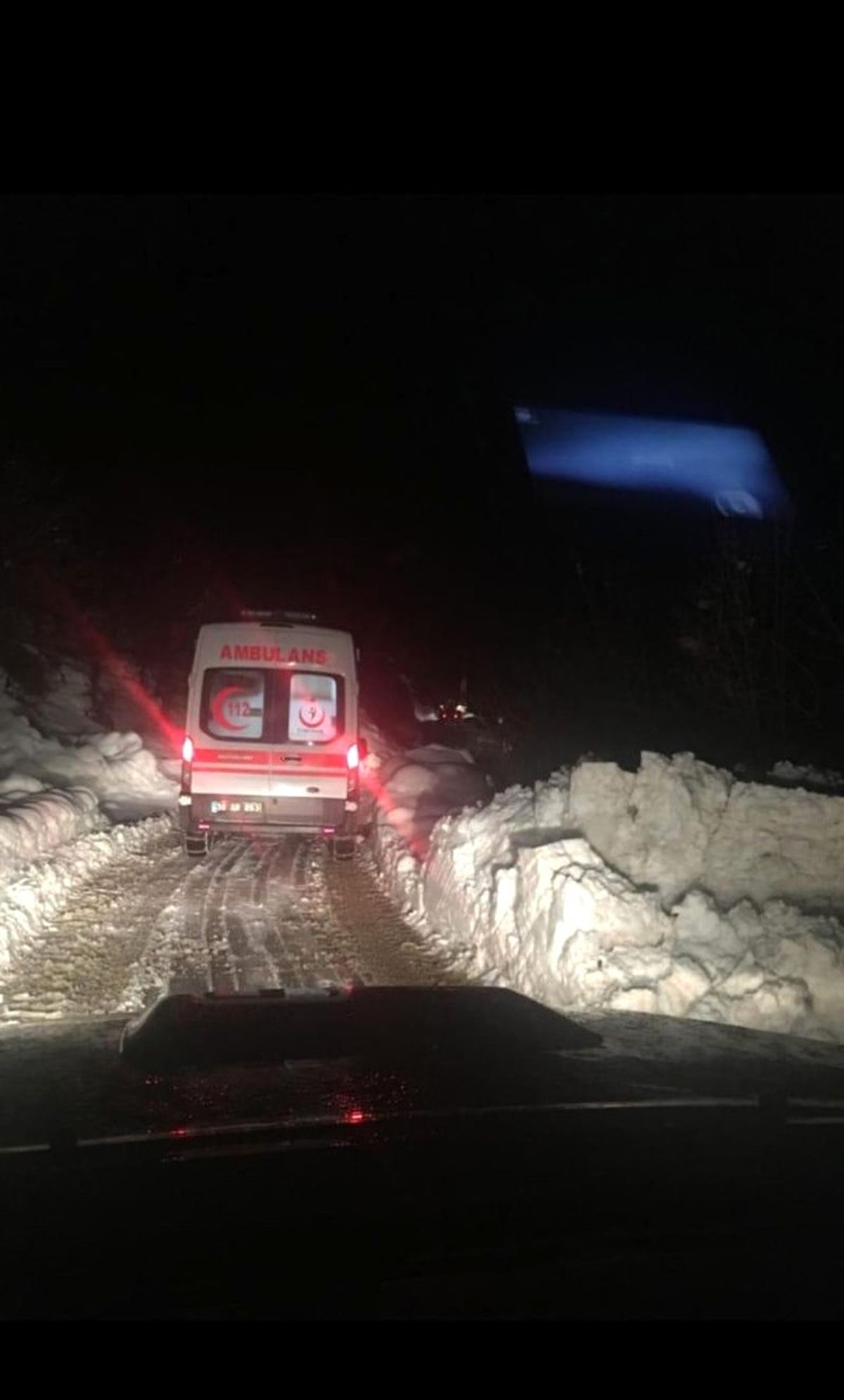Çukurca\'da Hasta Zorlu Mücadele Sonucu Hastaneye Ulaştırıldı