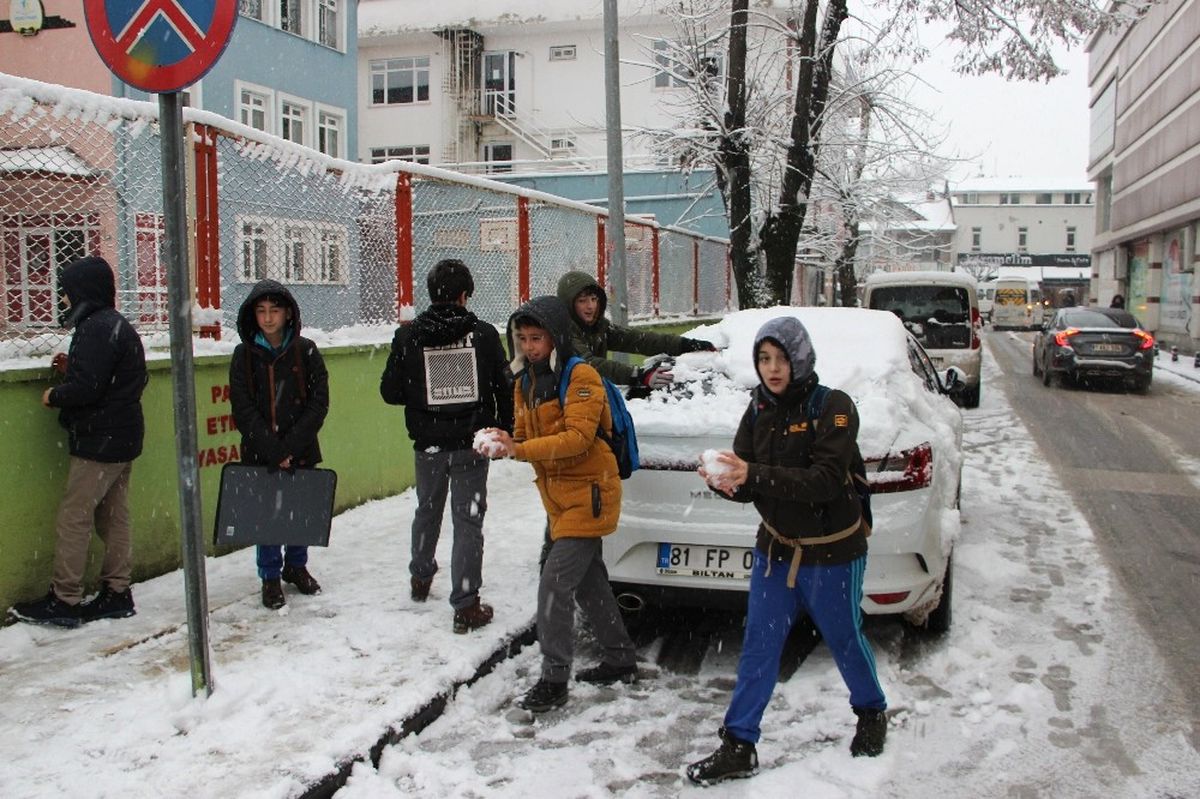Düzce\'de Eğitime Kar Engeli