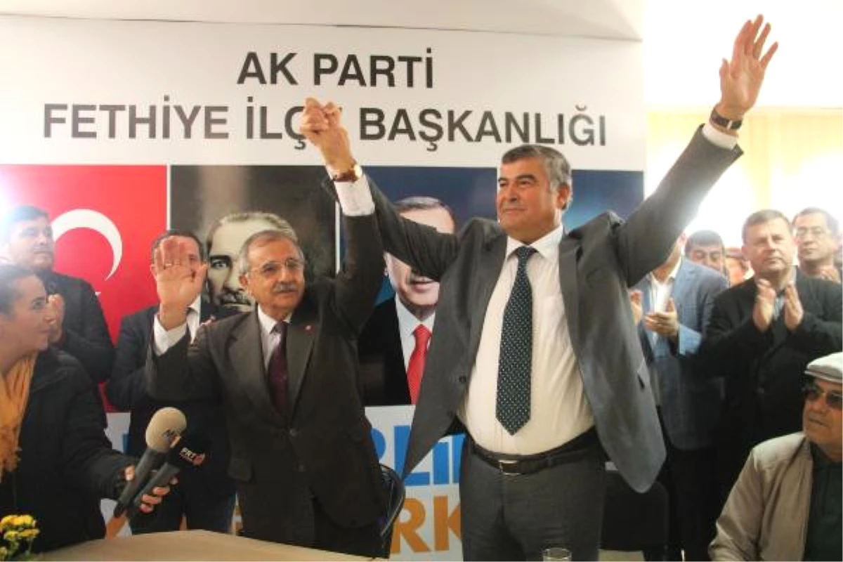 Fethiye\'de CHP\'li Aday Adayı İstifa Edip, AK Parti\'ye Geçti