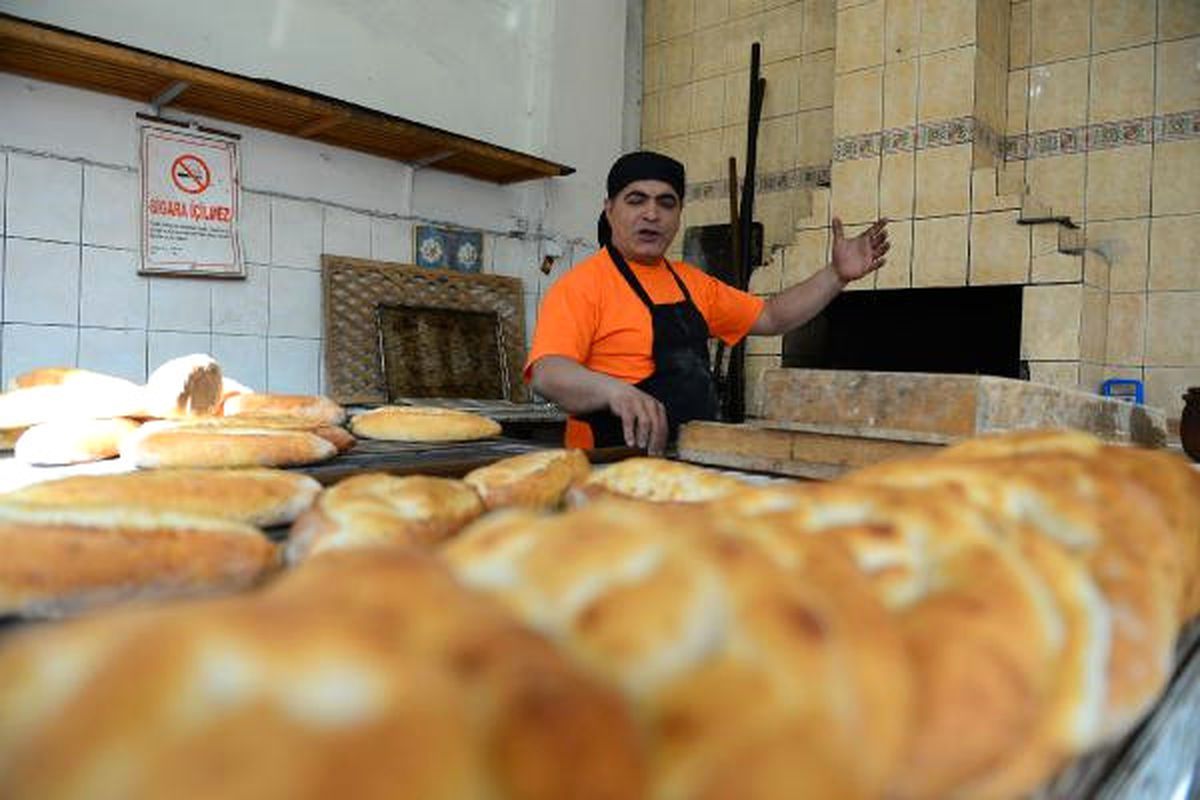 Fırın Ustası, Yazdığı 2 Bin Şiiri Ezbere Okuyor