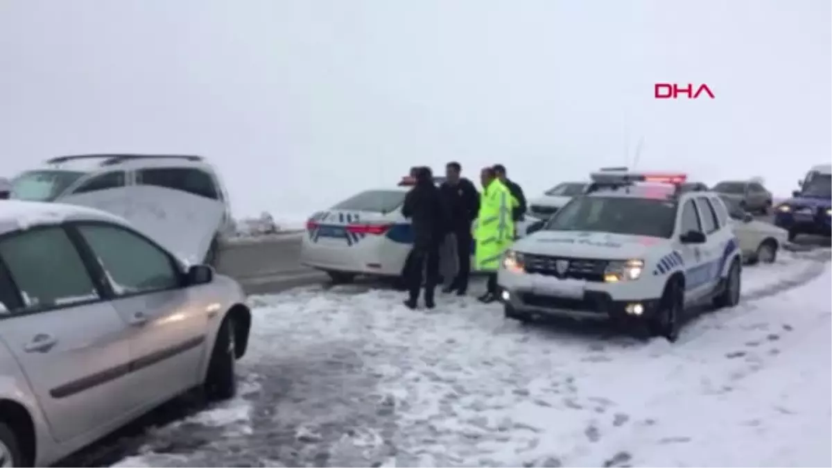 Gaziantep Nurdağı\'nda Kar Yağışı Trafiği Olumsuz Etkiledi