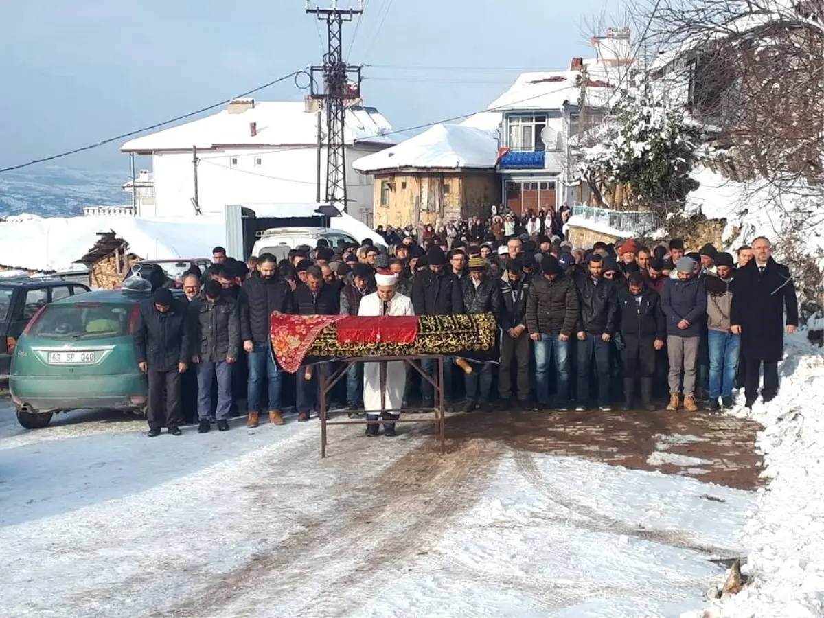 Genç Kız Gözyaşları Arasında Toprağa Verildi