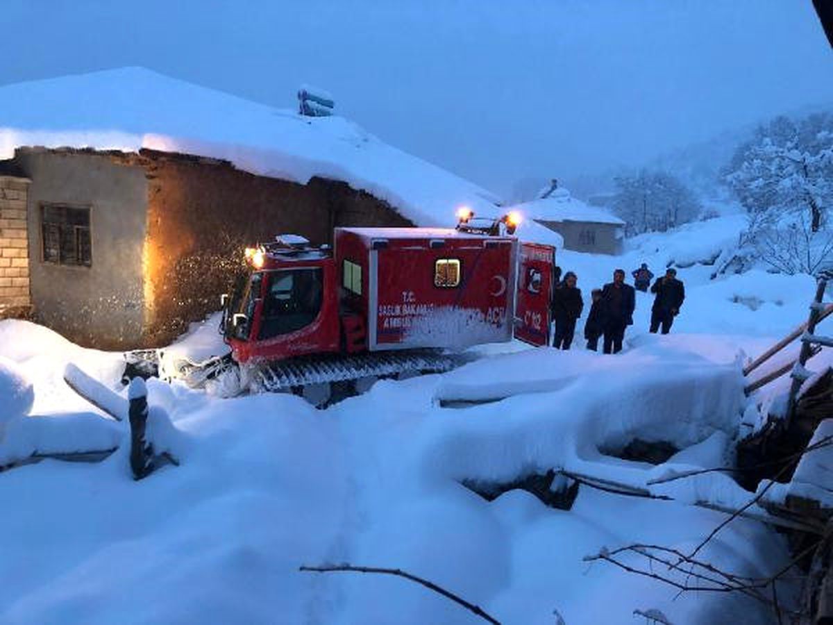 Hastaya \'Snowtrack\' Ambulans ile Ulaştılar