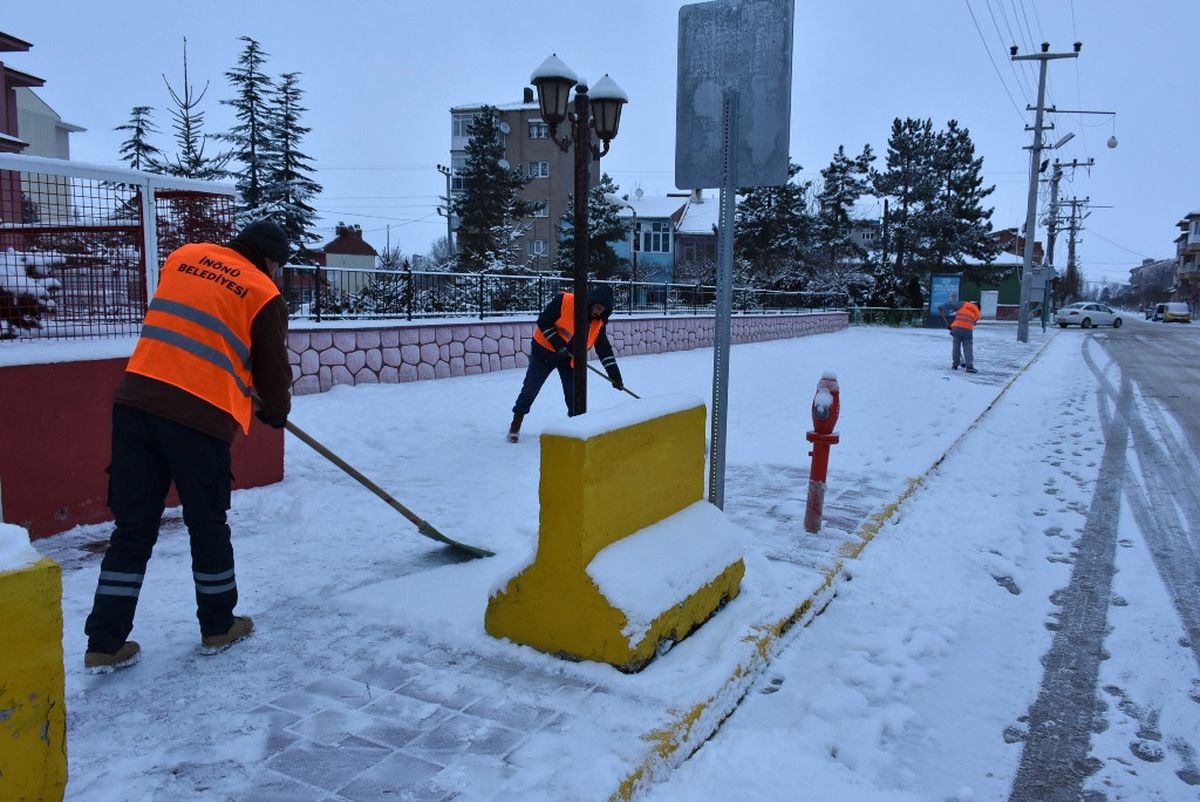 İnönü\'de Kar temizliği Devam Ediyor