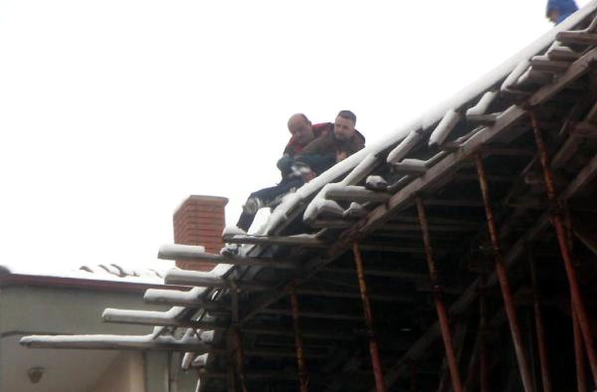 İntihara Kalkışan Genci Polis Kurtardı