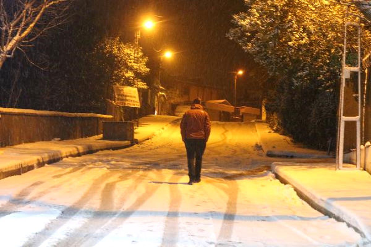 İstanbul\'da Kar Yağışı Gece de Etkili Oldu