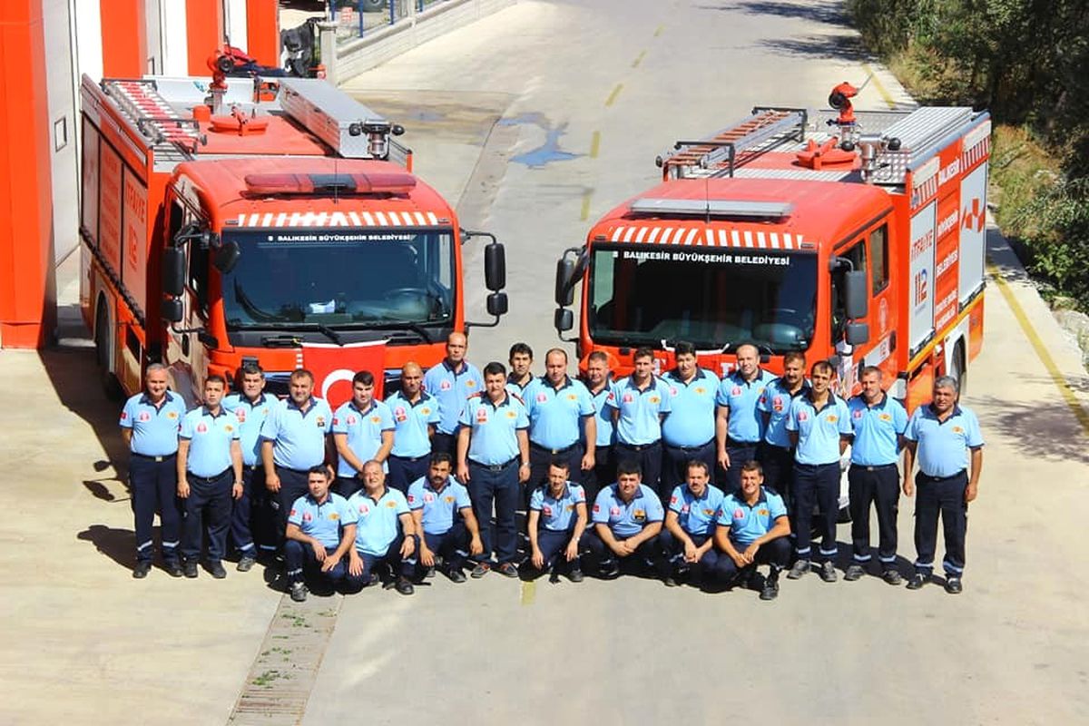 İtfaiye Edremit\'te Bin 93 Yangına Müdahale Etti 423 Kurtarma Yaptı