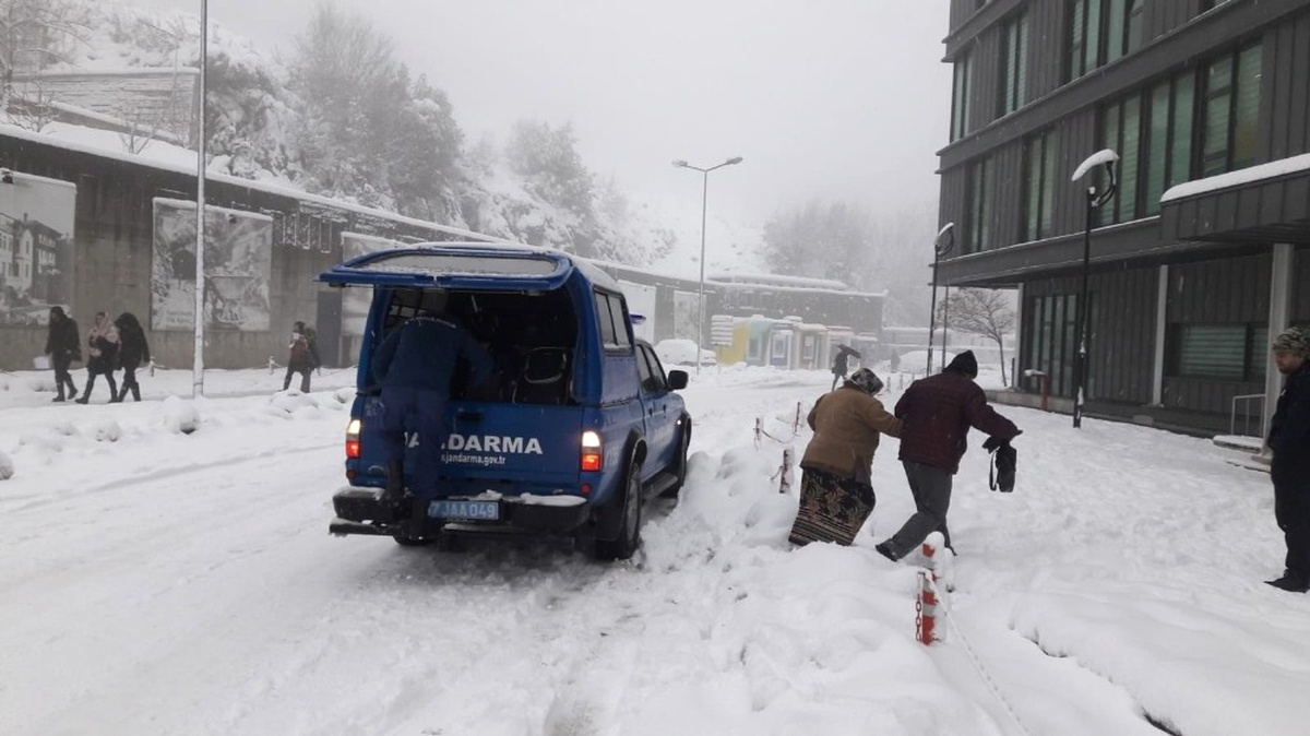 Kanser Hastası Kadının İmdadına Jandarma Yetişti